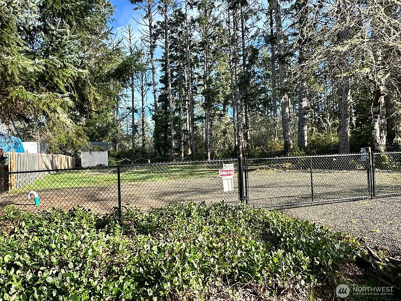 4th image of 864 Hassalo Avenue SE