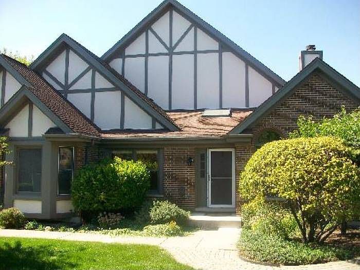 Brick & Cedar Exterior