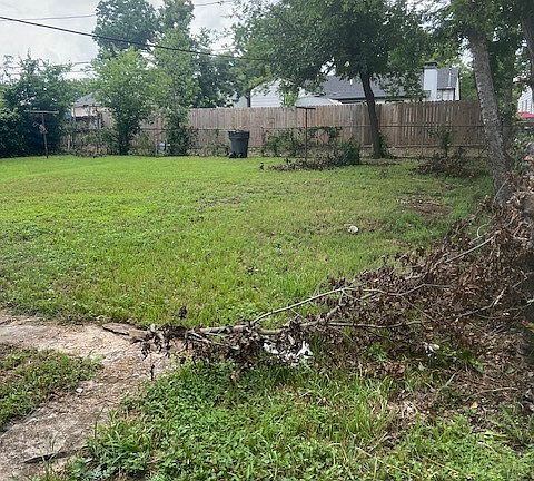 3rd image of 2602 Falls Dr