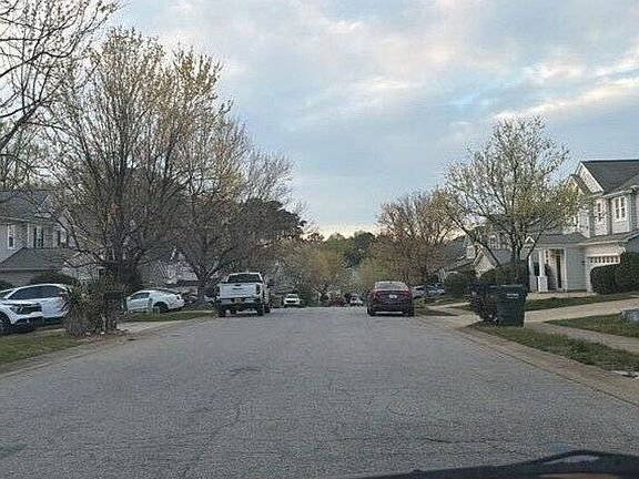 4th image of 229 Georgetowne Dr