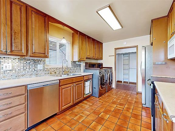 2nd image of 359 Quentin St