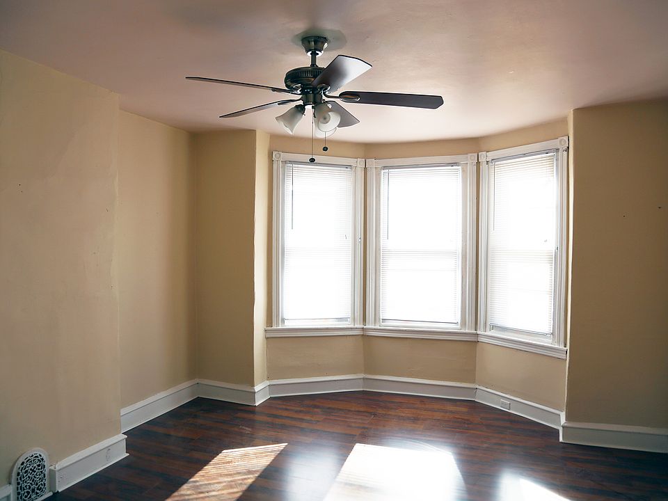 1st image of 861 E Westmoreland St