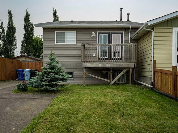3rd image of 183 W Cochrane Cres