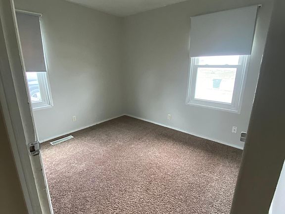 5th image of 2790 Claude Dr