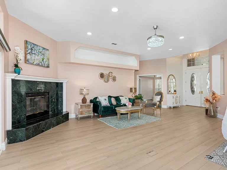 8301 Waterfield Dr — Photo 18