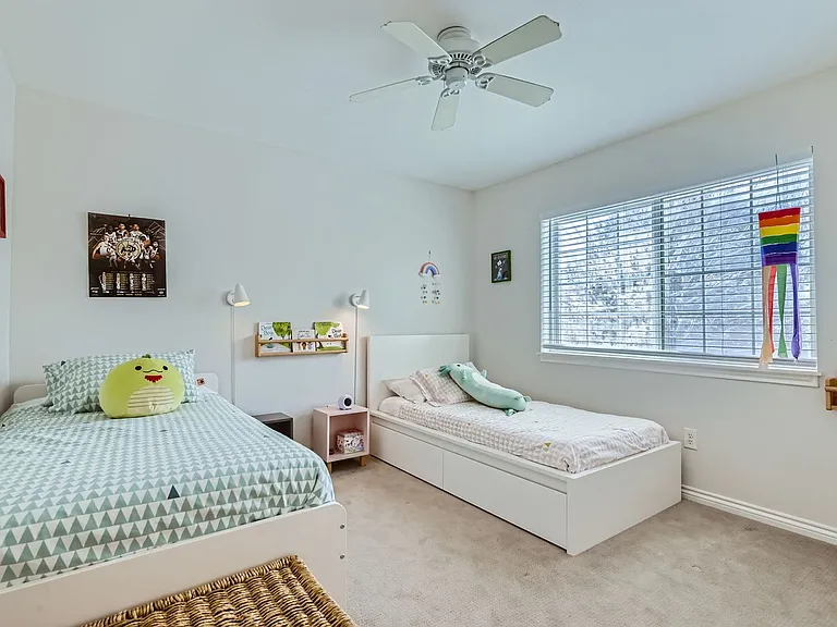 2524 Lexington St — Photo 18