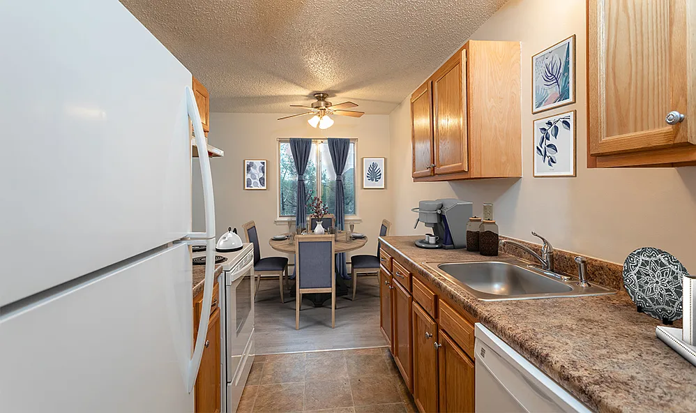 Knollwood Manor Apartment Homes — Photo 4