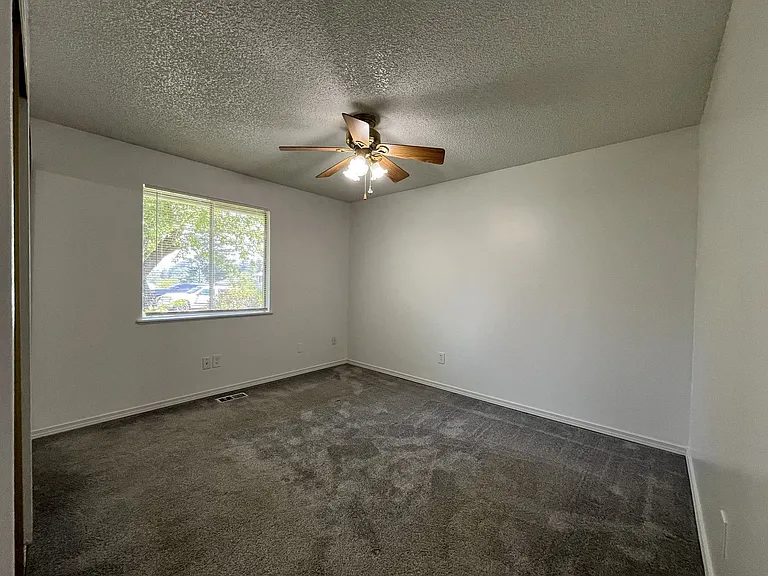 687 SE Barnes Ave — Photo 22