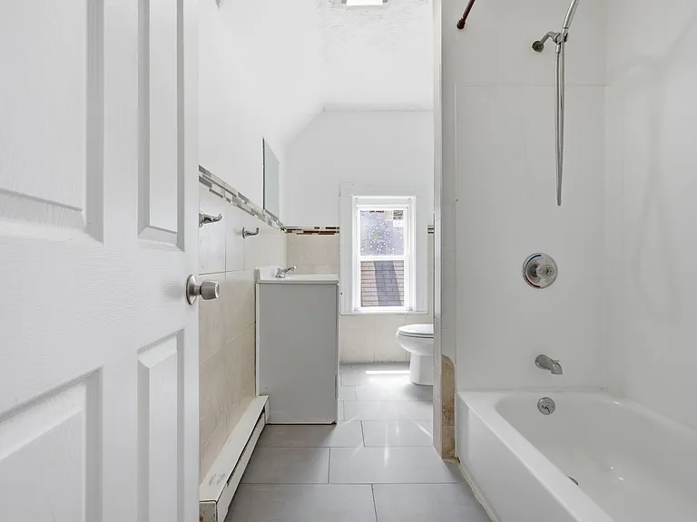 33 Greenbrier St #3 — Photo 8