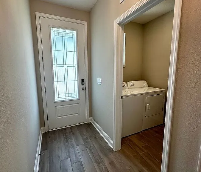 319 Greenway Ln — Photo 7