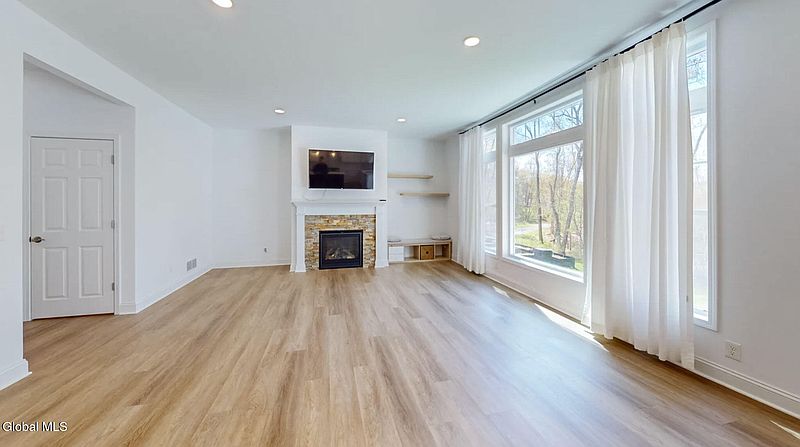 2nd image of 22 Wellington Court