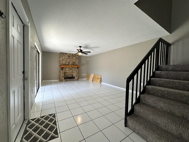 308 3rd Ct — Photo 3
