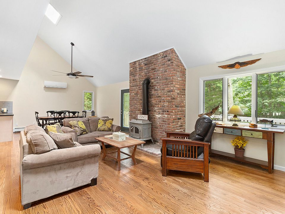 1st image of 42 Underwood Dr