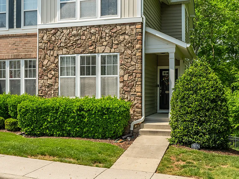 6071 Viking Dr — Photo 2