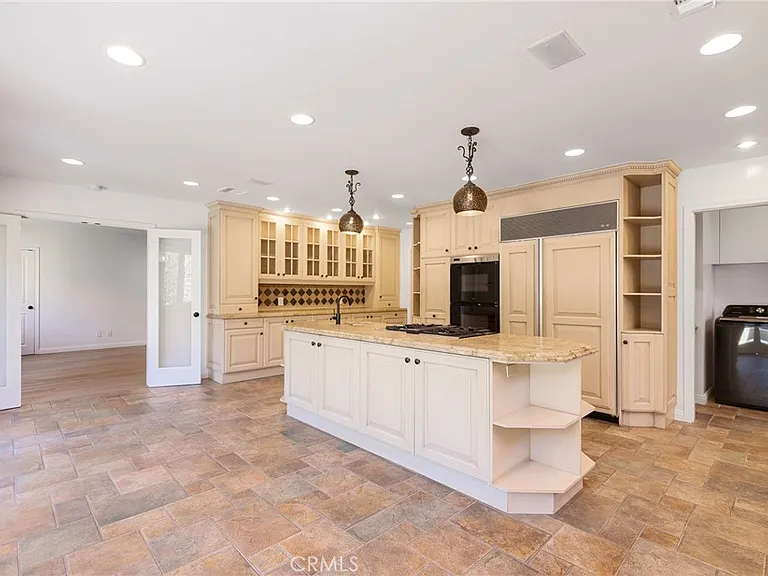 248 N Rexford Dr — Photo 6