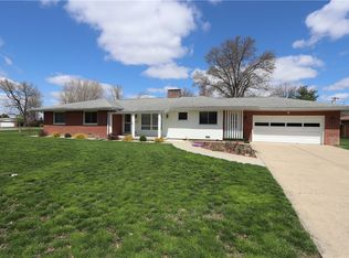 404 Crestmore Ave, Mattoon, IL 61938