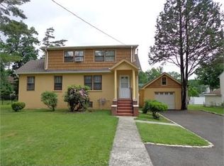 26 Mountain Ave, Cedar Knolls, NJ 07927