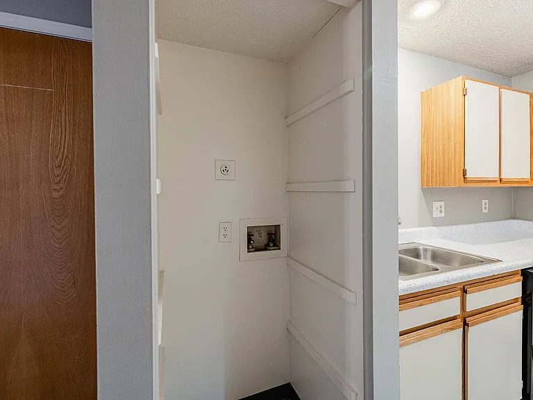 Applewood Pointe Apartments — Photo 26