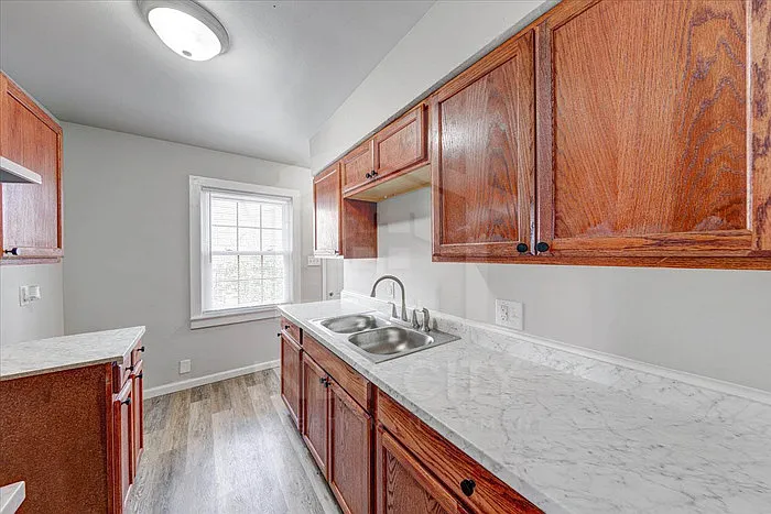 3535 N Oxford St — Photo 8