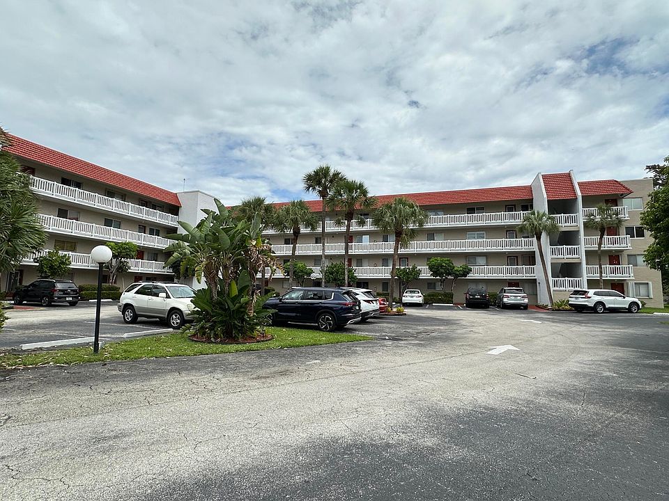 1st image of 3601 Inverrary Drive #206