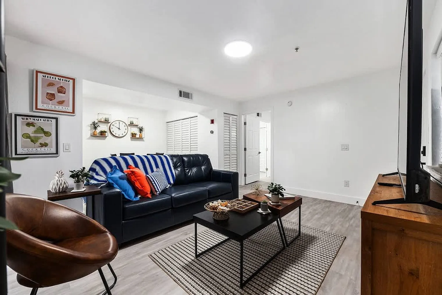 1 bed, 1.0 bath, 624 sqft, $5,094 — Photo 2