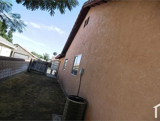 741 E Ivesbrook St — Photo 10