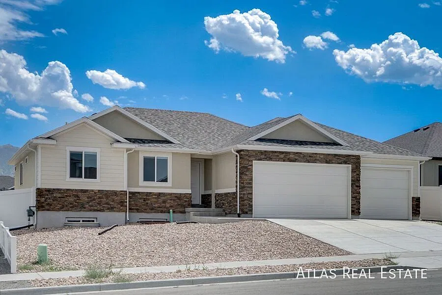 Discover Your Dream Home In Tooele! | Gorgeous 3bd/2bth | Available Now! — Photo 3