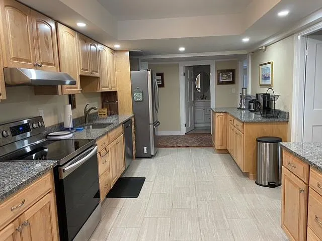 3 bed, 2217 sqft, $3,900 — Photo 3
