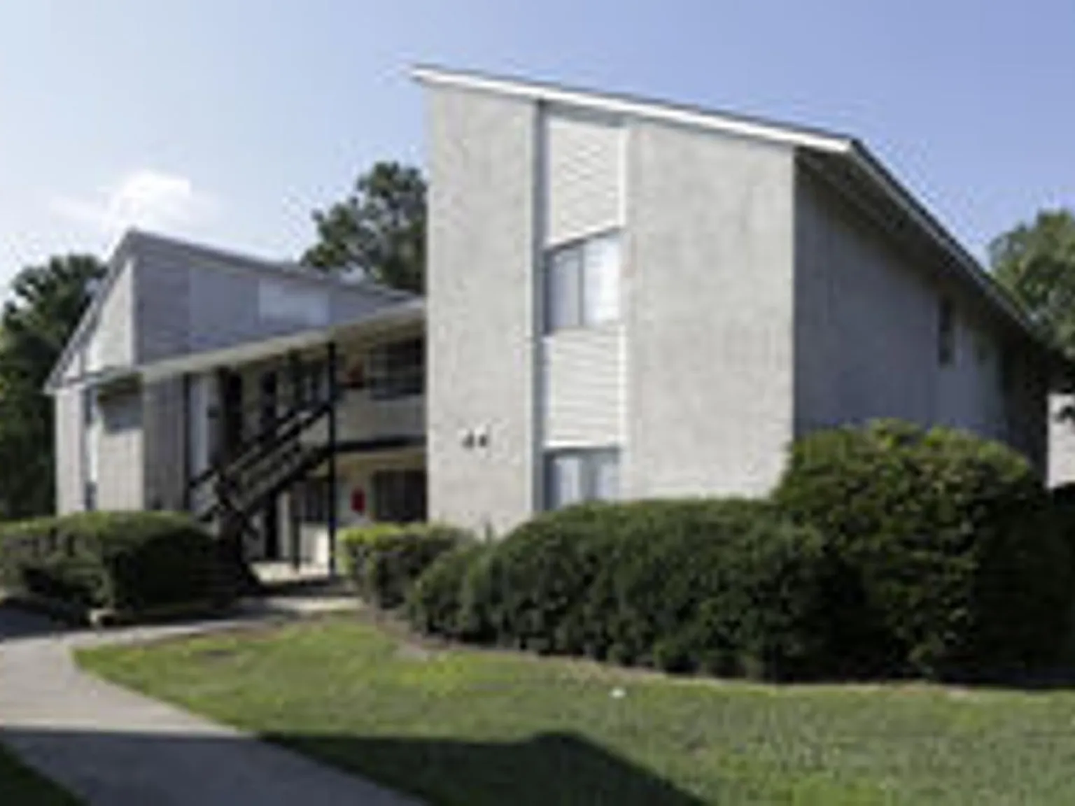 Creekside Apartments — Photo 3