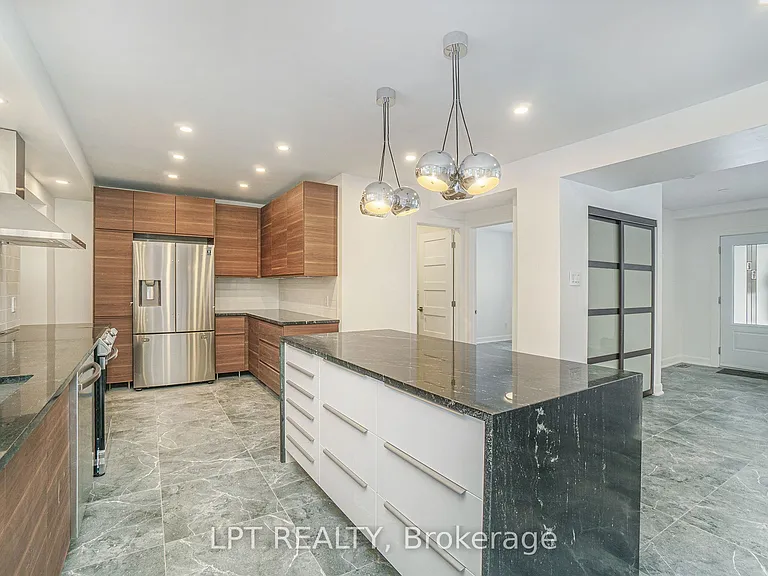 2112 Alta Vista Dr — Photo 7