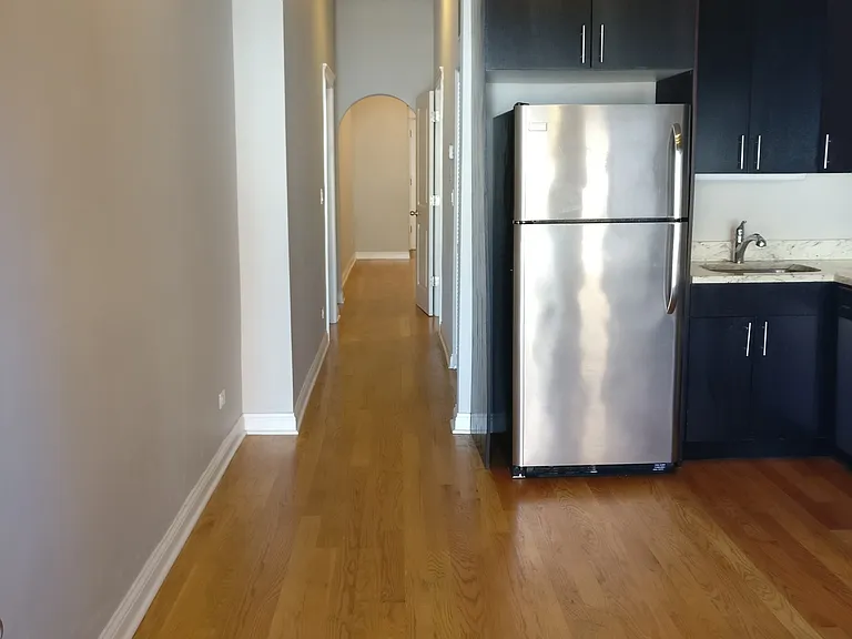 848 W Barry Ave #3R — Photo 6