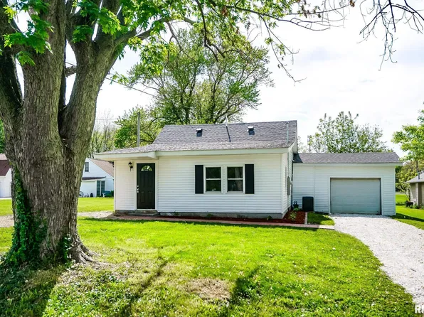 137 Center St, Creve Coeur, IL 61610