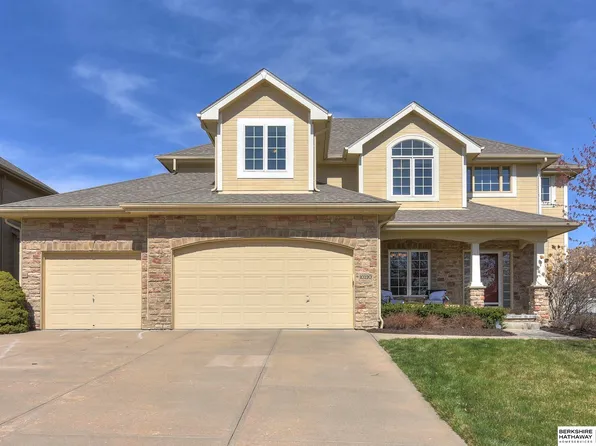 10220 Edna St, La Vista, NE 68128