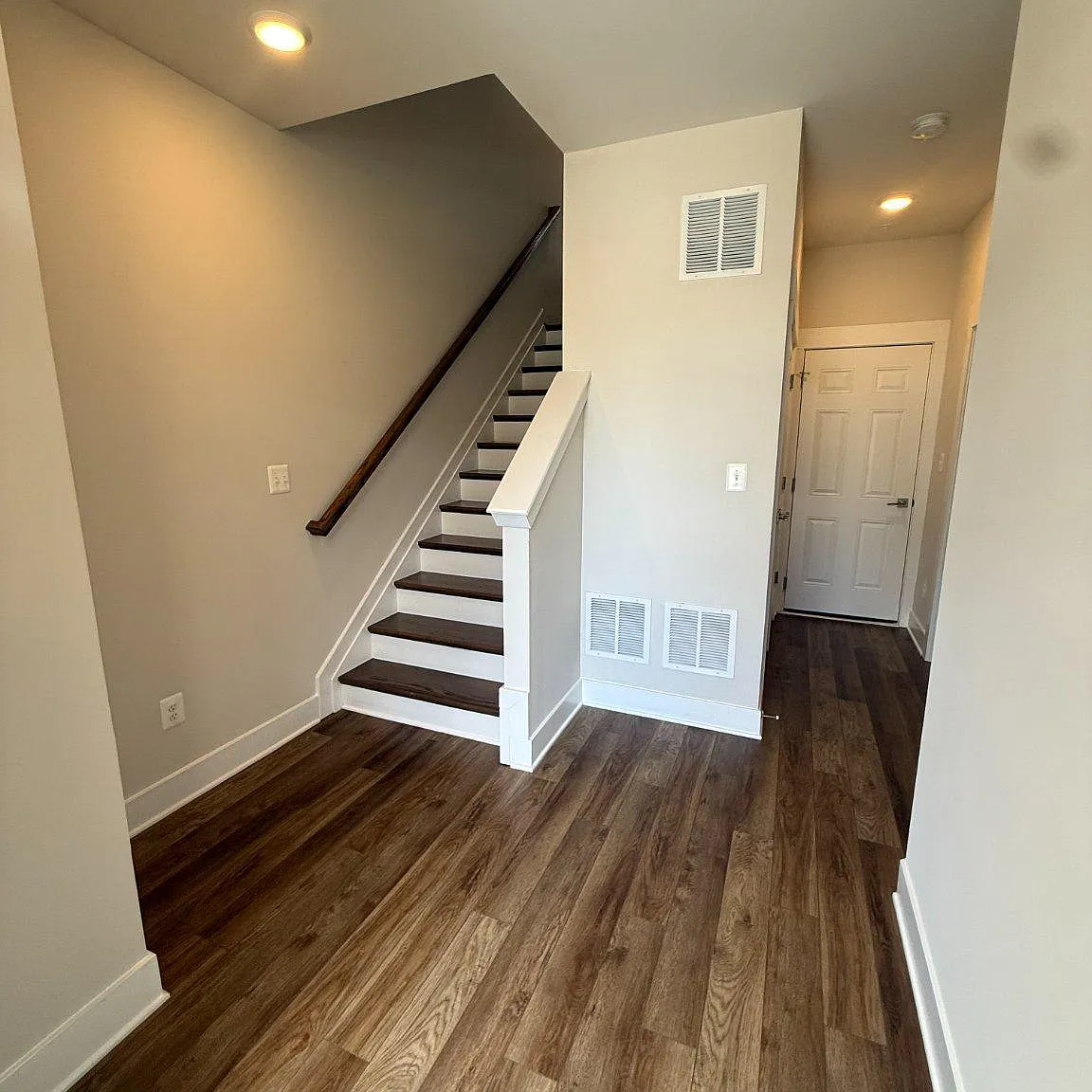 4 bed, 3.5 bath, 1980 sqft, $2,900 — Photo 4