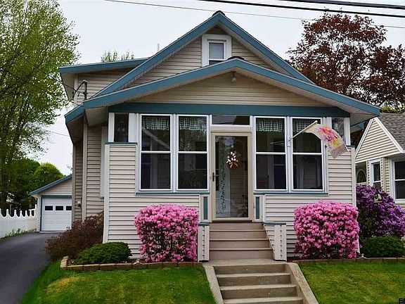 Walking distance to upper Union St!