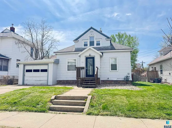 807 W 12th St, Sioux Falls, SD 57104