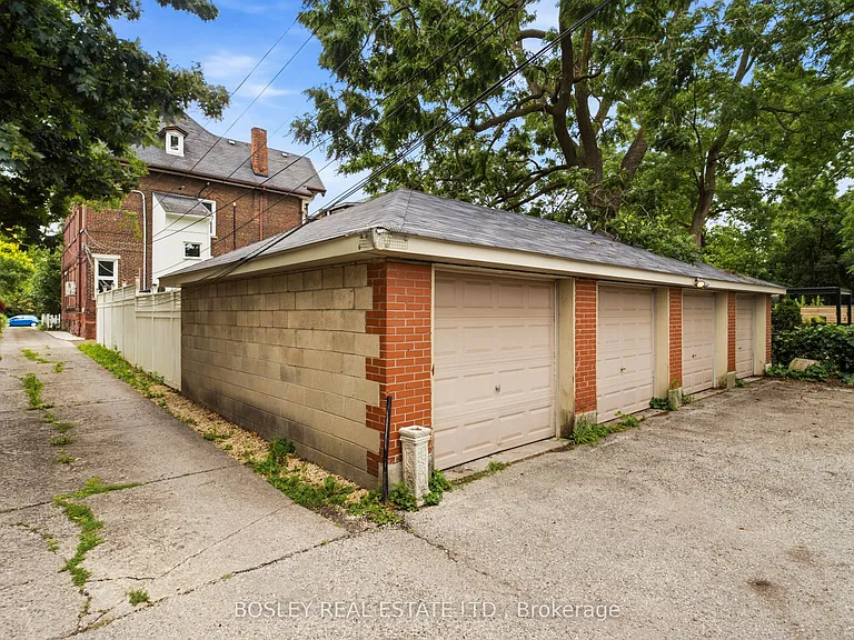 178 High Park Ave #UPPER — Photo 39