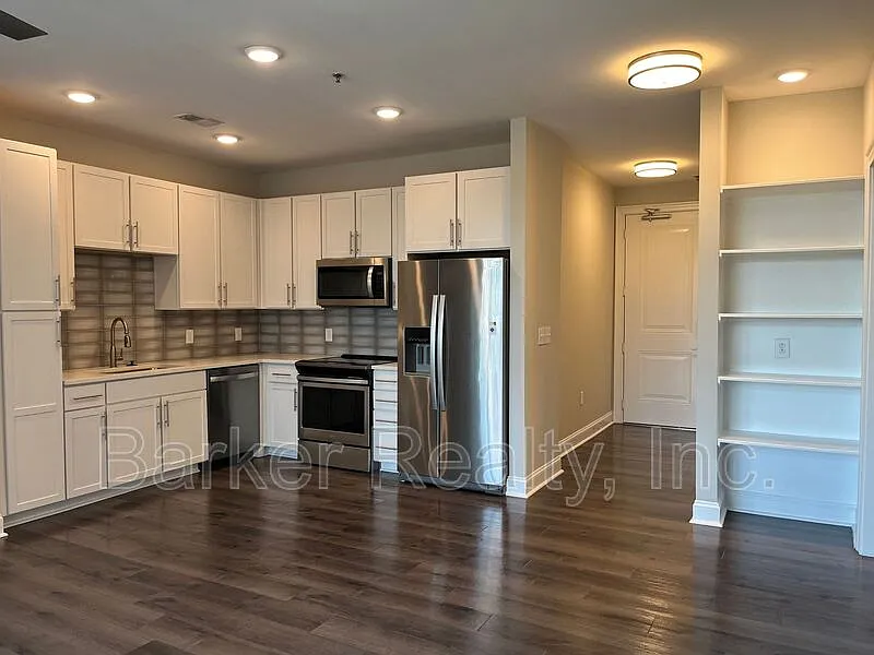 1 bed, 1.0 bath, 796 sqft, $1,295 — Photo 4