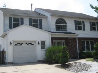50 Twin Ponds Dr, Sewell, NJ 08080