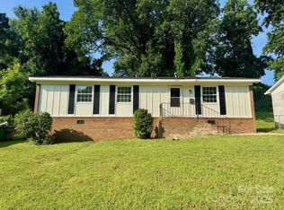 2020 Longleaf Dr, Charlotte, NC 28210