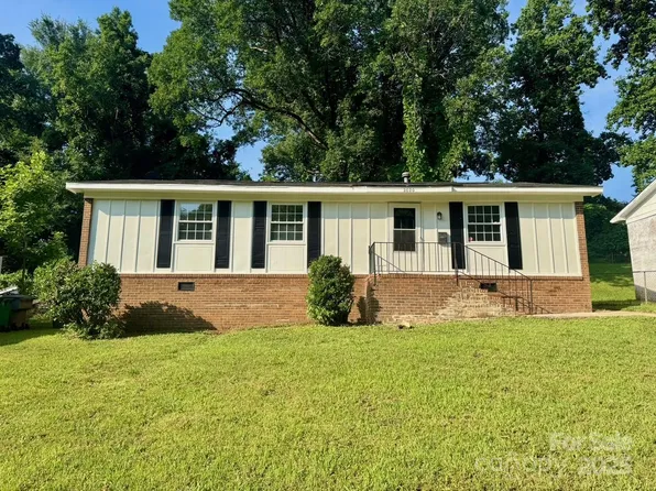 2020 Longleaf Dr, Charlotte, NC 28210