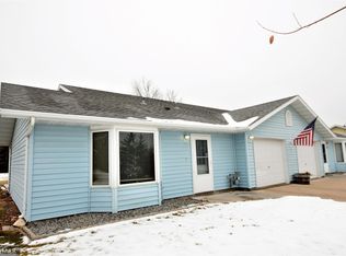 206 5th St SW, Roseau, MN 56751