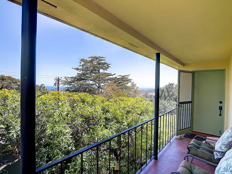 1802 Loma St — Photo 3