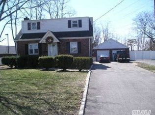 918 Nicolls Rd, Deer Park, NY 11729