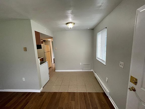 4th image of 518 Cherry Hill Dr APT E