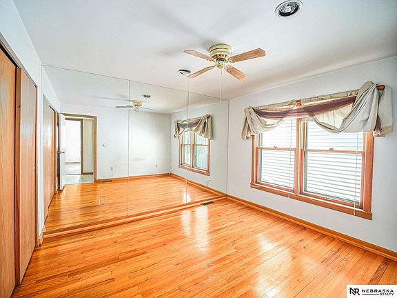 4th image of 2644 S 52nd St NE