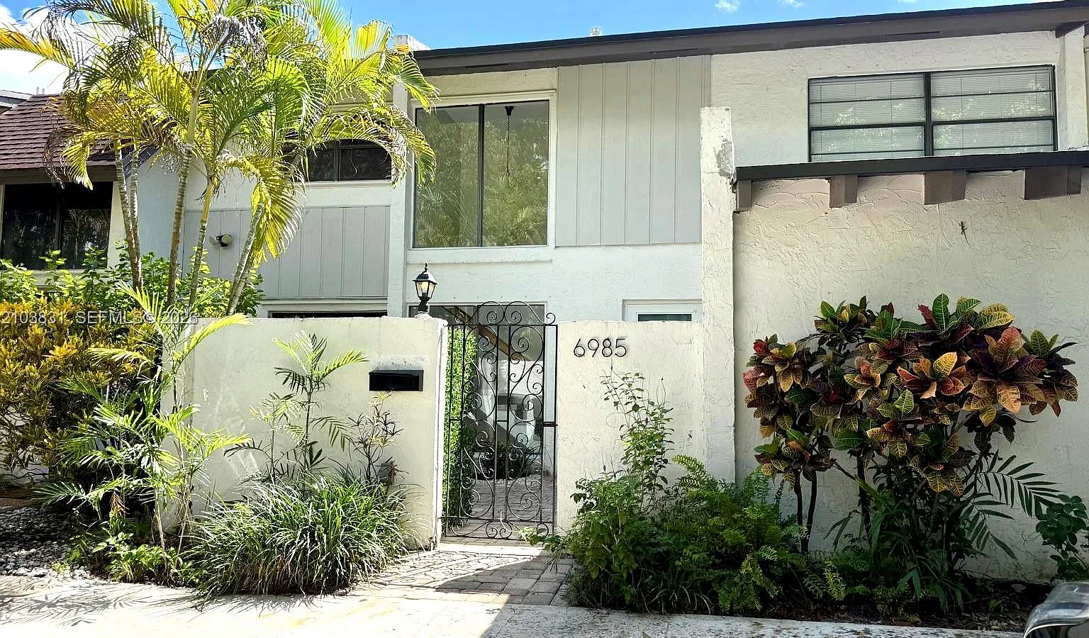 Snapper Creek Townhouses — Photo 1