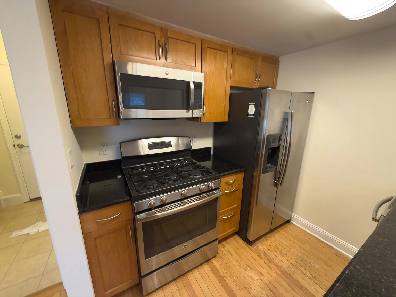 2 bed, 1.5 bath, 984 sqft, $3,800 — Photo 2