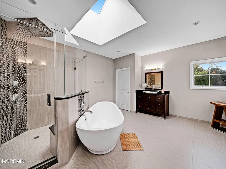 2 Hop Brook Ln — Photo 47
