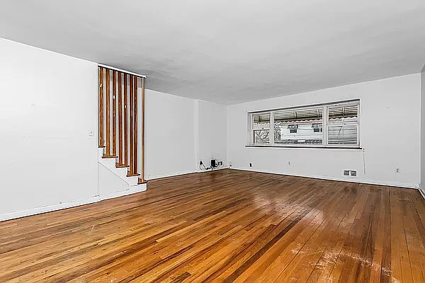 1st image of 215 Meagher Ave